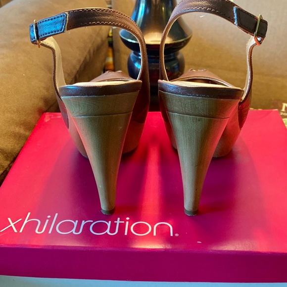 Retro 70’ Style Peep Toe Heels - Picture 4 of 9